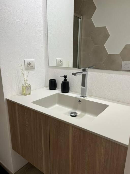 Appartamento Charme In Centro With Private Parking Ascoli Piceno Esterno foto