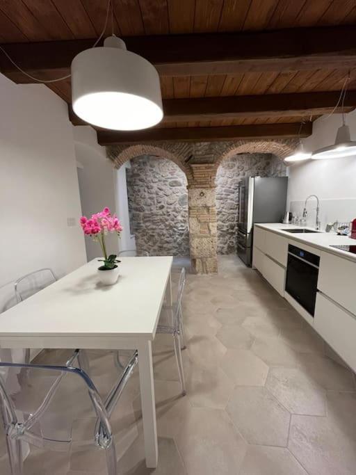 Appartamento Charme In Centro With Private Parking Ascoli Piceno Esterno foto